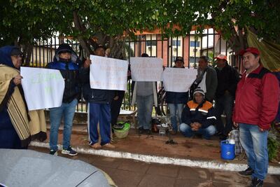 Los conductores se manifestaron hoy frente a Dinatran.