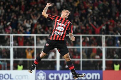 Juan Cruz Esquivel, jugador de Patronato, celebra el tanto contra Melgar por la tercera fecha de la fase de grupos de la Copa Libertadores en el estadio Presbítero Bartolomé Grella, en Paraná, Argentina.