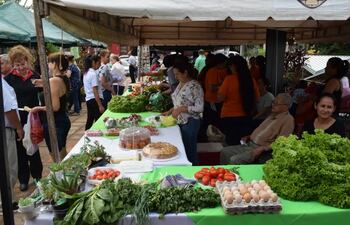 Productos de finca se podran adquirir en la feria agropecuaria que se desarrollará en la explanada de la gobernación de Itapúa, mañana.