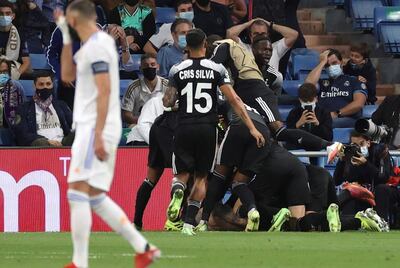 Jugadores del Sheriff Tiraspol celebran el segundo gol ante el Real Madrid, durante el partido de Liga de Campeones disputado este martes en el estadio Santiago Bernabéu, en Madrid.