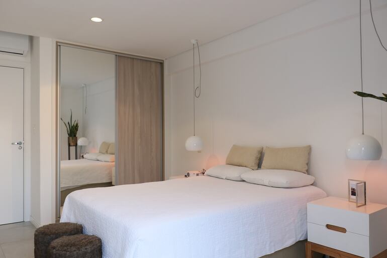 Dormitorio en blanco.