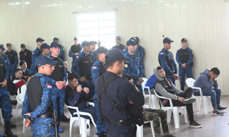 El juicio oral y público a 24 reclusos se lleva a cabo en la Agrupación Especializada, bajo fuertes medidas de seguridad.