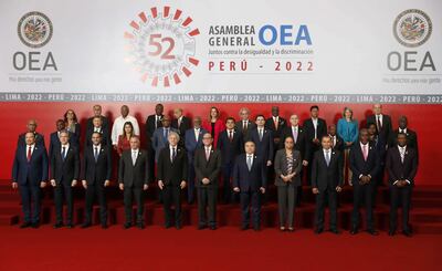 Fotografía oficial de los representantes de las delegaciones de la 52 Asamblea General de la OEA, en Lima (Perú). (EFE)