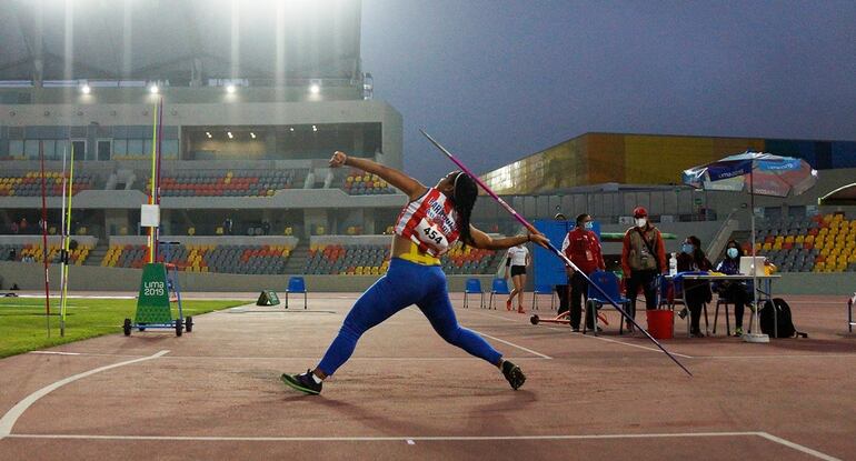 También en el lanzamiento de jabalina, Fiorella Veloso subió al podio para colgarse el bronce.