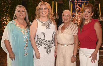 Myriam Alvarenga, Julia López, Chelita Medina y Gloria Cabello.