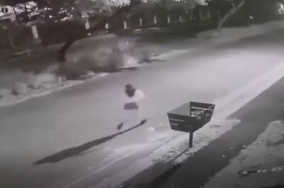 Cámaras de circuito cerrado captaron el momento en el que una joven "corría por su vida" por las calles de Luque