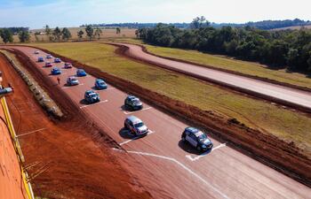 Alineados en la grilla de partida los competidores de la Copa Vitz, que fue atracción en Colonias.