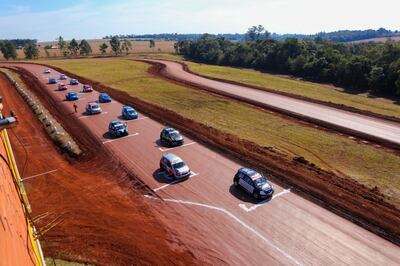 Alineados en la grilla de partida los competidores de la Copa Vitz, que fue atracción en Colonias.