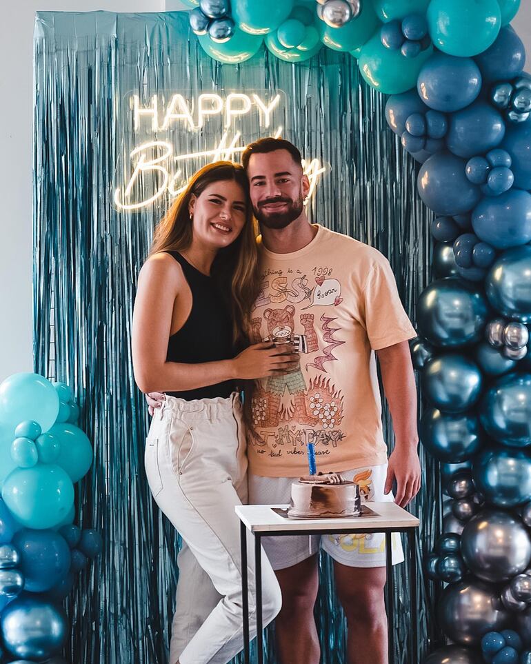 Alba Riquelme y Renato Prono celebrando el cumple del nadador. (Instagram/Renato Prono)