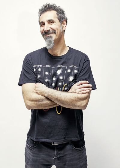 Serj Tankian continúa su camino como solista.