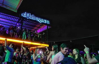 Los vecinos dicen que “es imposible conciliar el sueño y descansar” de la polución sonora que se origina en el local mencionado, ubicado sobre las calles 14 de Mayo y Capitán Andrés Insfrán.