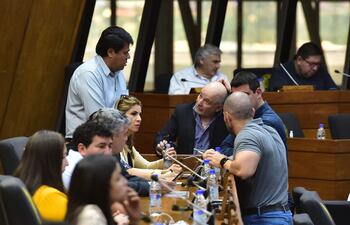Diputados sesionarán dos veces en un día, este martes.