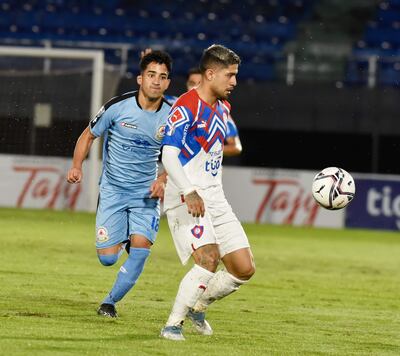 Sergio Díaz, en el juego del domingo con Resistencia.
