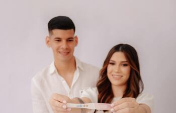 Con esta postal, Robert Morales y Belén Parini anunciaron que están en la dulce espera de su primer hijo.