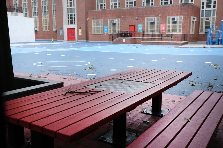 El patio de una escuela pública en Manhattan, Nueva York.