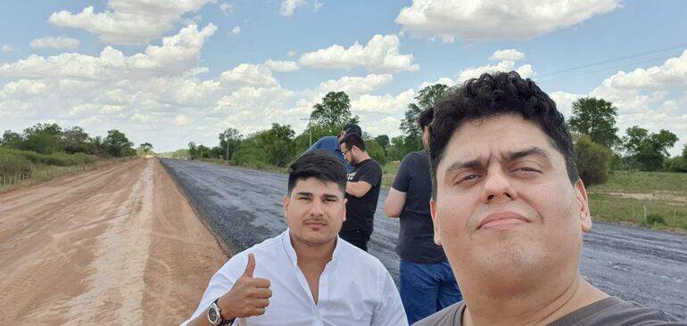 Walter Recalde, en un recorrido por obras del MOPC, con el excandidato a diputado Edgar Ibáñez, otro protegido de Arnoldo Wiens en MOPC. 