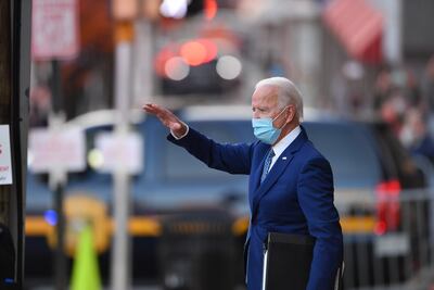 Joe Biden abandona el teatro Queen en Wilmington, Delaware, el 9 de noviembre de 2020.El presidente Donald Trump todavía se negaba ayer a admitir su derrota electoral.