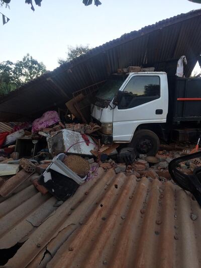 La vivienda se vino abajo tras el fuerte impacto del camión.