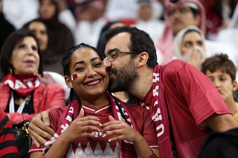 Los aficionados en el estadio Al Bayt de Al Khor de Jor, sede del partido inaugural del Mundial Qatar 2022.