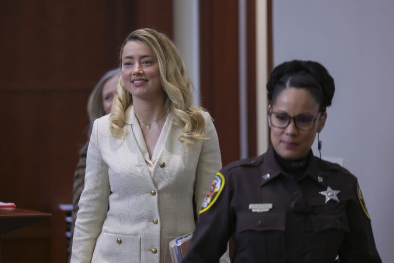 Amber Heard llega a la corte de Fairfax.