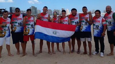 Integrantes de la delegación nacional en la playa “La Rinconada” de Piriápolis (Uruguay), donde hoy estarán en competencia..