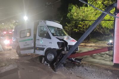 La ambulancia que chocó camino a IPS Central trasportaba un paciente en estado grave que falleció esta madrugada
