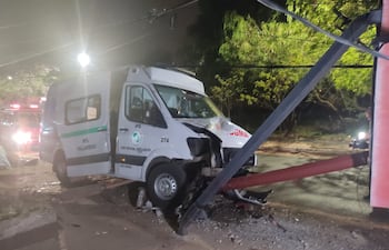 La ambulancia que chocó camino a IPS Central trasportaba un paciente en estado grave que falleció esta madrugada