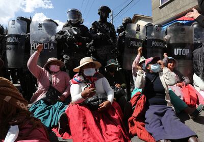 Conflicto cocalero en Bolivia recrudece sin diálogo y con gases y dinamitazos