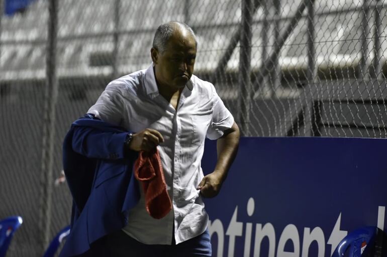 El enojo y las muecas de Francisco Arce después de la derrota de Cerro Porteño contra Nacional en el torneo Apertura 2021.