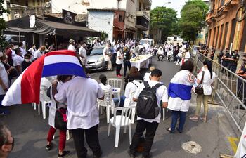 Los médicos de Salud durante una de la manifestaciones realizadas frente a la sede del Ministerio de Hacienda.