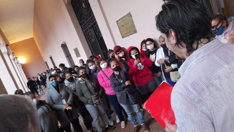 Para la conferencia de prensa se contó con la presencia de las familias de las diferentes ollas que viene sosteniendo Patria Nueva en sus diferentes asentamientos y territorios.