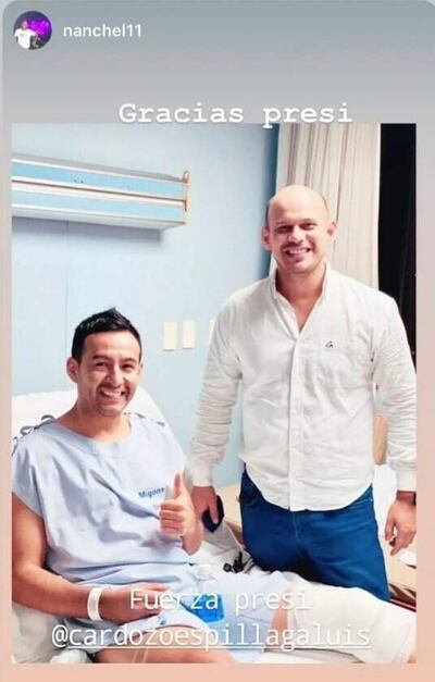 A mal tiempo, buena cara. Pulgar arriba de Luis Carlos Cardozo, después de su nueva operación.