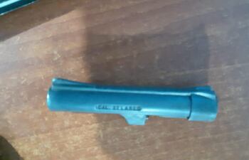 El caño del revólver se rompió durante el forcejeo con la víctima.