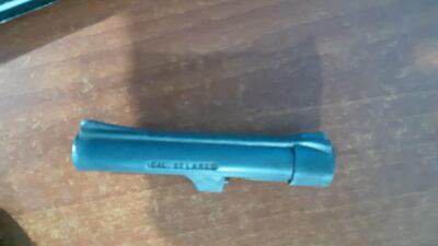 El caño del revólver se rompió durante el forcejeo con la víctima.