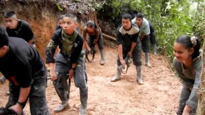 Las FARC secuestraron a miles de menores, abusaban sexualmente, principalmente de las niñas, y luego les lavaban el cerebro y los enseñaban a matar para defender a sus propios violadores.