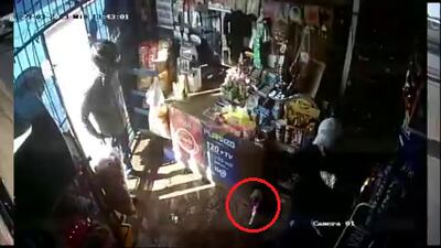 Intentaron asaltar un local comercial en Limpio, pero con ayuda de vecinos detuvieron a uno de los delincuentes.