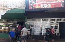 Los locales comerciales afectados por el incendio en Santa Rita.