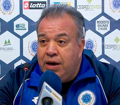 Robert Pereira Molina (54 años), director técnico del 12 de Octubre de Itauguá.