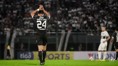 Roque Santa Cruz festeja el tanto contra Olimpia por los octavos de final de la Copa Paraguay 2022.