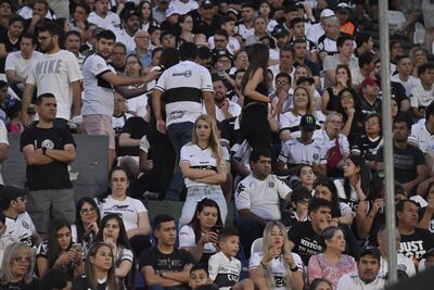 Hinchas de Olimpia en el Defensores del Chaco, durante el duelo ante Sol de América.
