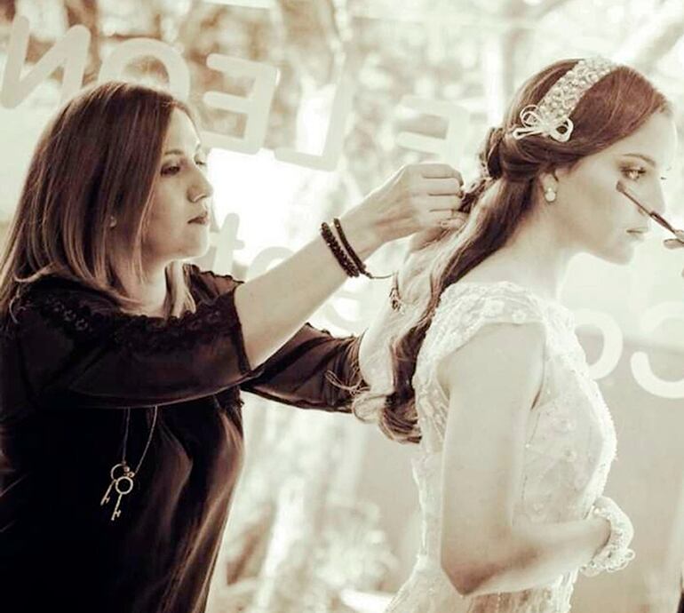 Marlene Vargas, estilista profesional, sugiere peinados semirrecogidos para lucir en la noche.