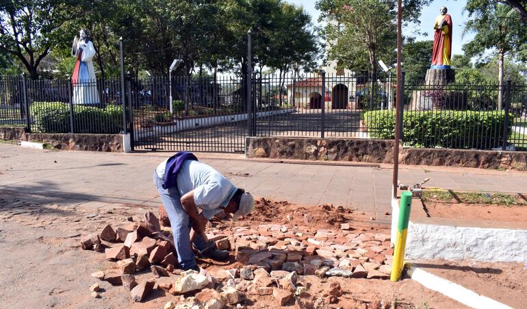 En la iglesia y su entorno se realizaron obras de mejoras para los festejos patronales.