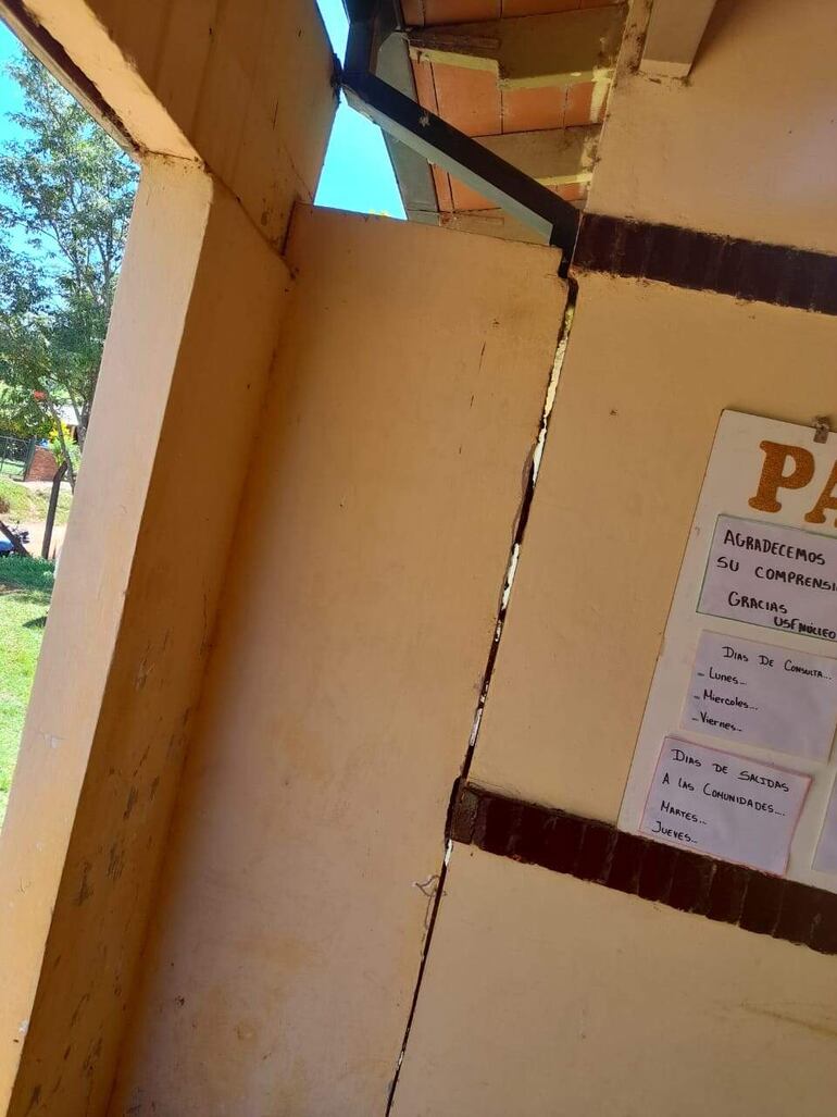 Es evidente el quiebre de las paredes de la USF.