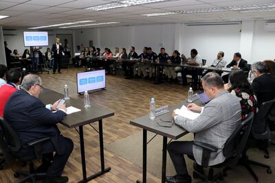 Autoridades del MEC se reunieron esta mañana con directores, padres, agentes de la Policía Nacional y la Secretaría Nacional Antidrogas (Senad) para tratar temas de seguridad en los colegios públicos.
