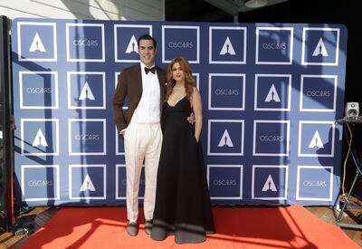 Sacha Baron Cohen, junto a su esposa Isla Fisher participaron de la gala desde Sidney, Australia.