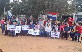 Funcionarios del IPS de Coronel Oviedo, se manifestaron para exigir vinculación con la previsional.