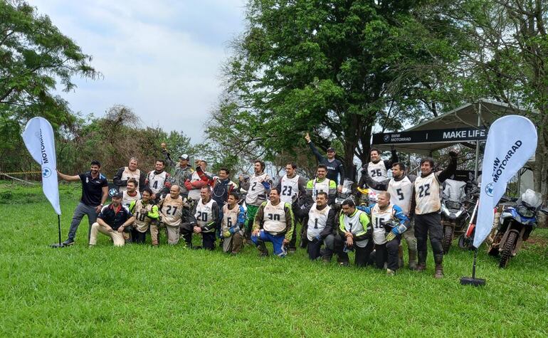  Los 18 clientes competidores de la octava edición del GS Trophy BMW Motorrad Paraguay 