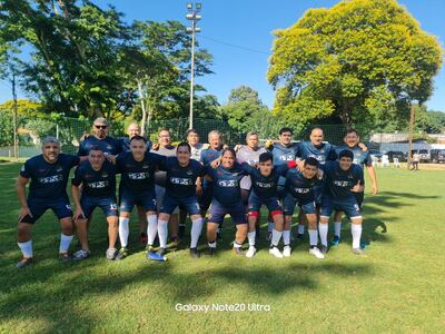 Componentes del plantel Real Loros 93, campeón de Torneo e ExAlumnos de la Escuela Nacional de Comercio N° 2.
