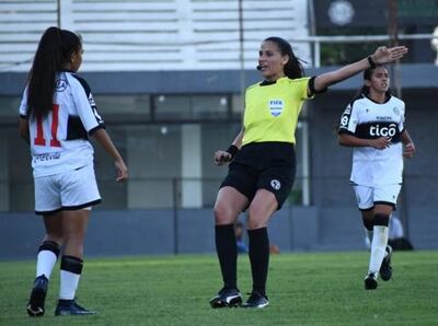 La árbitra Helena Cantero estará en el juego de Olimpia.