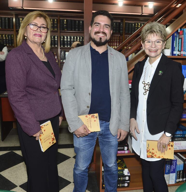 Carmen Cáceres, Ricardo Arriola y Ana Martini.